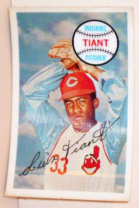 Luis Tiant Baseball Card